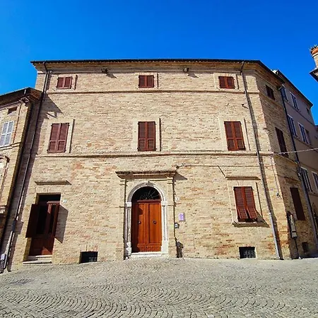 La Scarpetta Magica: Un Incantevole A 5 Stelle!